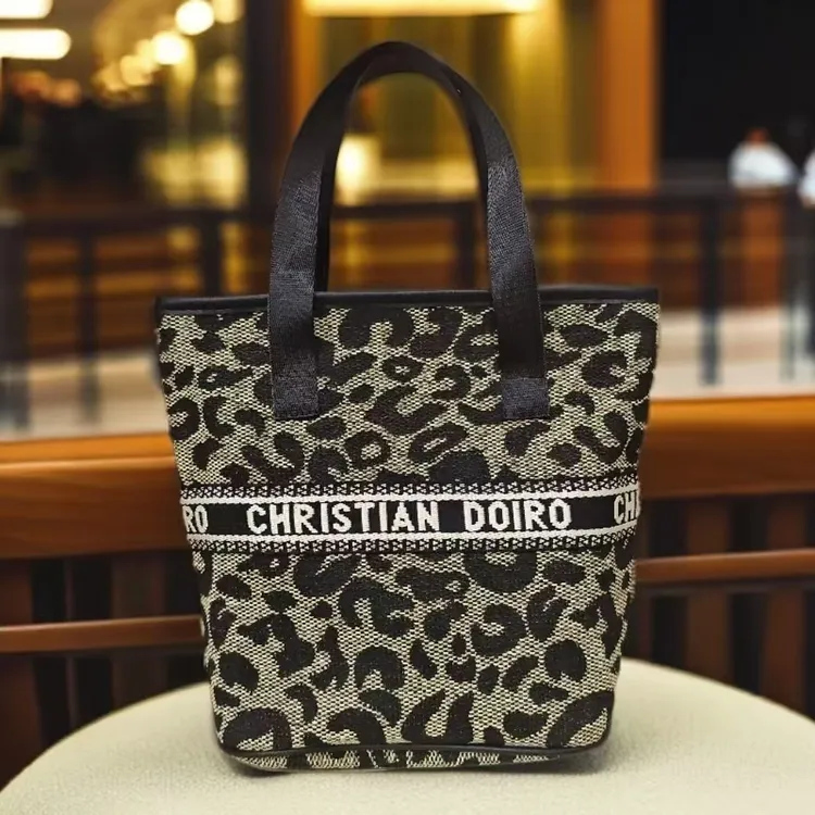 【精选】时尚豹纹水桶拎包 长25高25宽15厘米