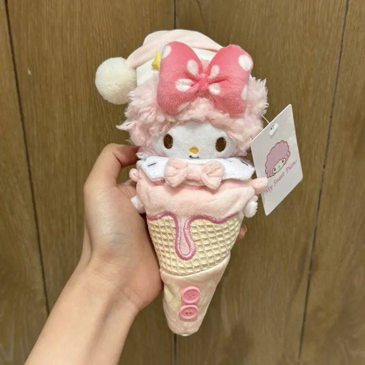 正版美乐蒂冰淇淋玩偶hellokitty小羊玉桂布丁狗包包挂件生日礼物