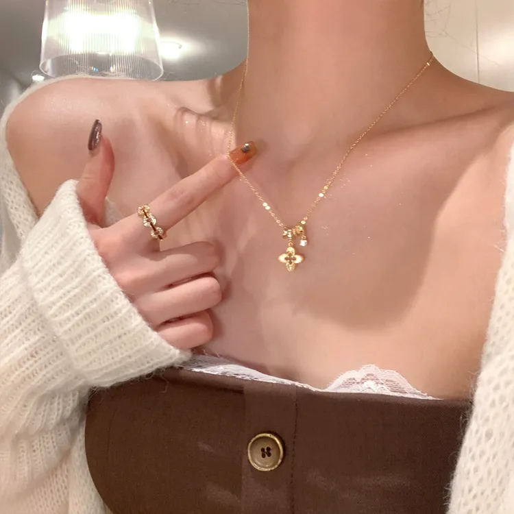 铜合金项链 秋冬轻奢复古鎏金四叶花项链女精致高级感锁骨链百搭商品图