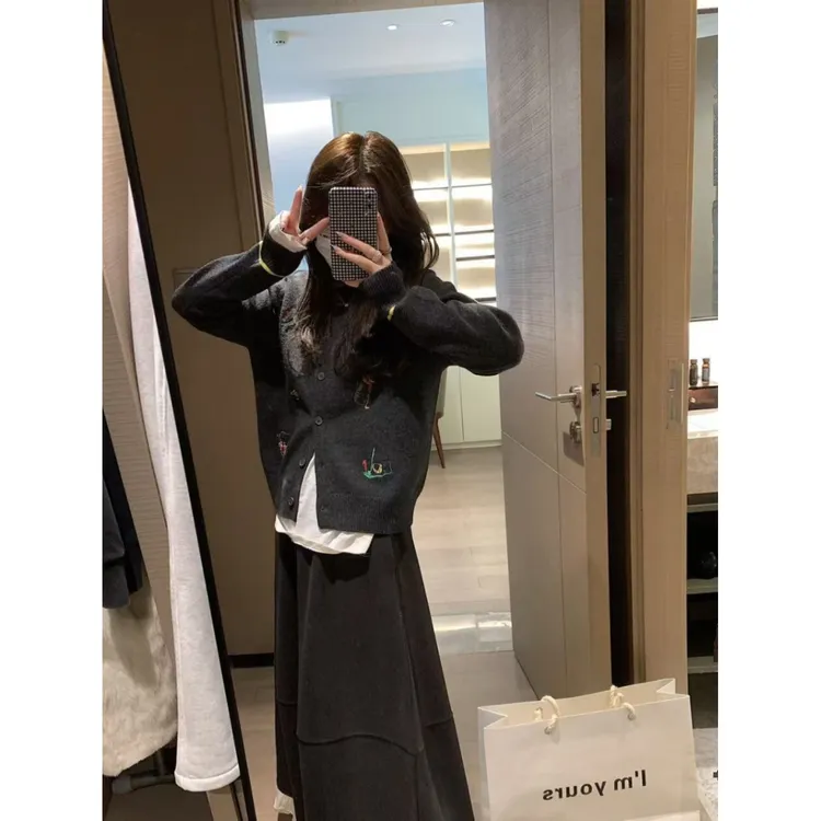 刺绣针织开衫女2025新款洋气秋冬氛围感可爱圆领休闲慵懒毛衣上衣