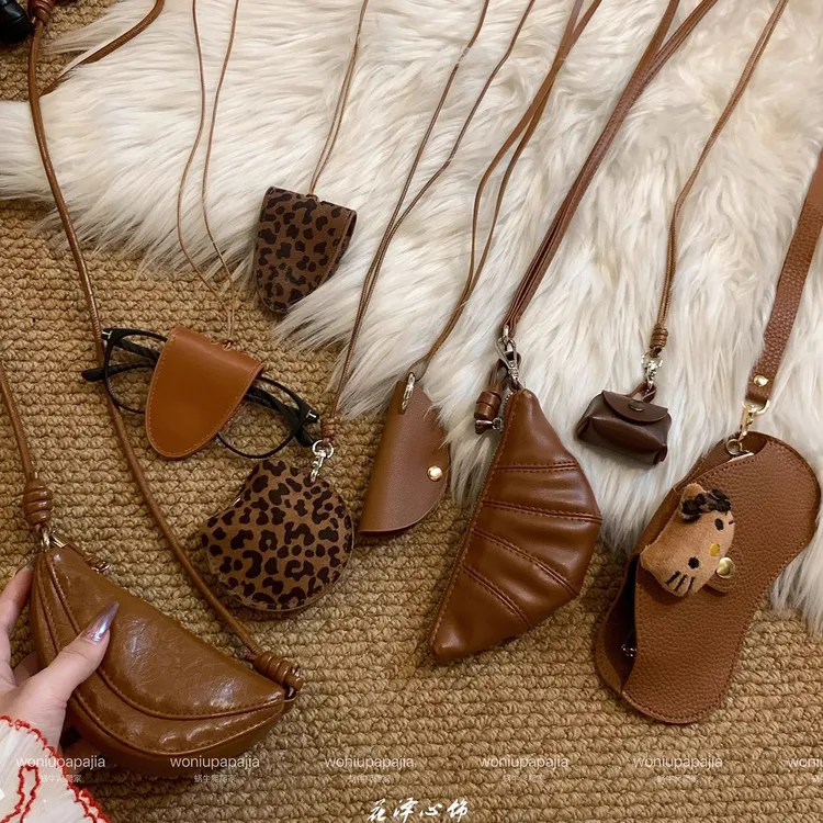 可爱kt猫皮质眼镜盒太阳墨镜包磁吸眼镜夹长款挂脖零钱包耳机包女