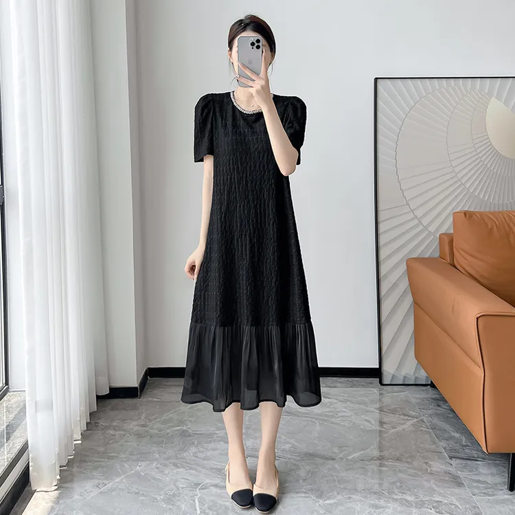 2025夏季新款显瘦长款过膝赫本风黑色简约蕾丝拼接直筒黑色连衣裙