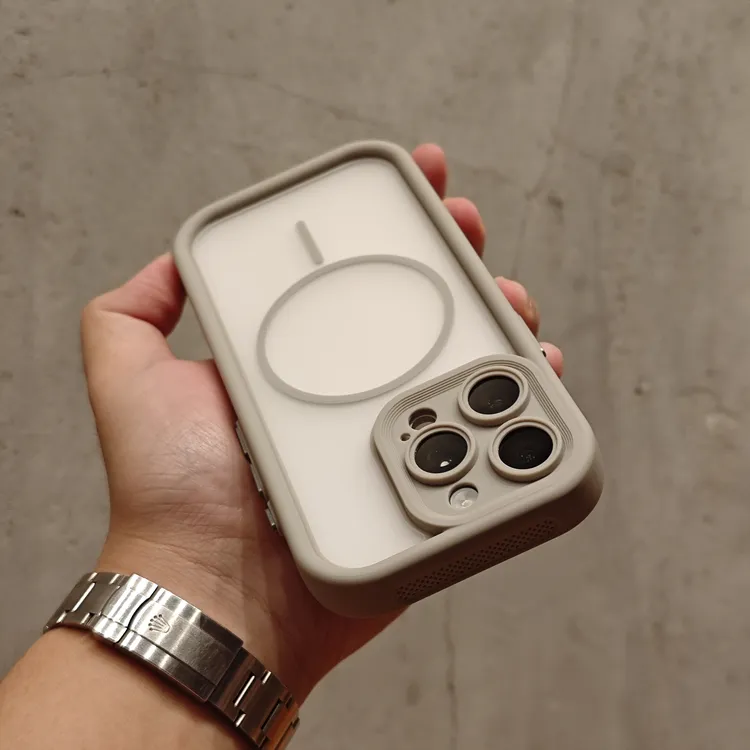 精孔磨砂磁吸适用苹果17手机壳iPhone16Promax软边硬壳15简约1413
