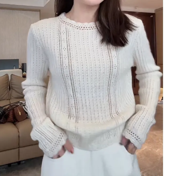 《都市庄园》新款时尚百搭气质温柔法式长袖针织上衣LK2505861
