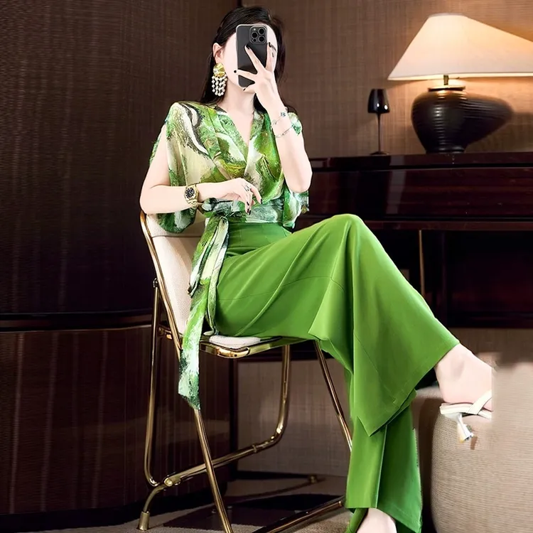 今年流行的夏装套装绝美小香风绿色印花上衣阔腿裤两件套女装