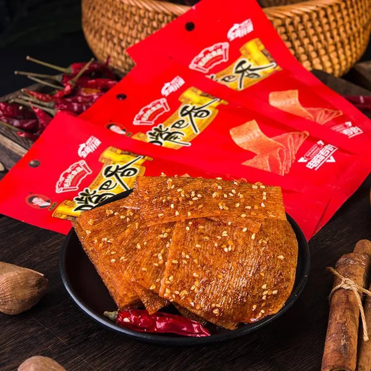 嘴巴香亲嘴辣片包辣条怀旧大辣片网红休闲零食