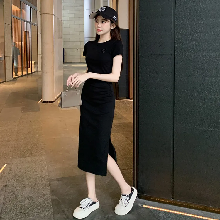 纯欲慵懒风女装2025新款时尚显瘦短袖百搭洋气长款褶皱气质连衣裙