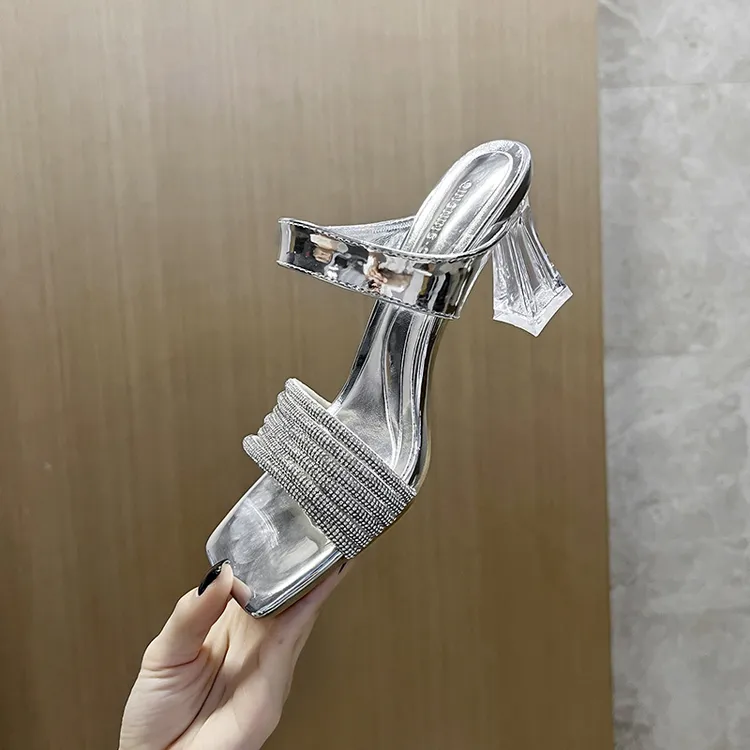 法式网红银色粗跟透明水晶方头一字带高跟凉拖鞋女2025夏配裙子