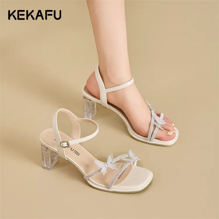珂卡芙2025蝴蝶结水钻高跟女时装凉鞋低帮胶粘一字式扣带露趾夏季