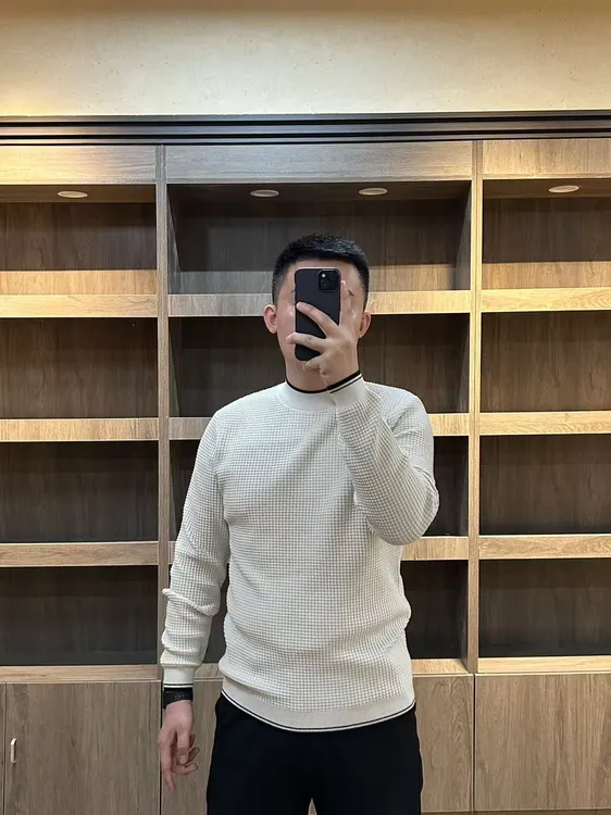 新款男士圆领针织衫简约百搭
