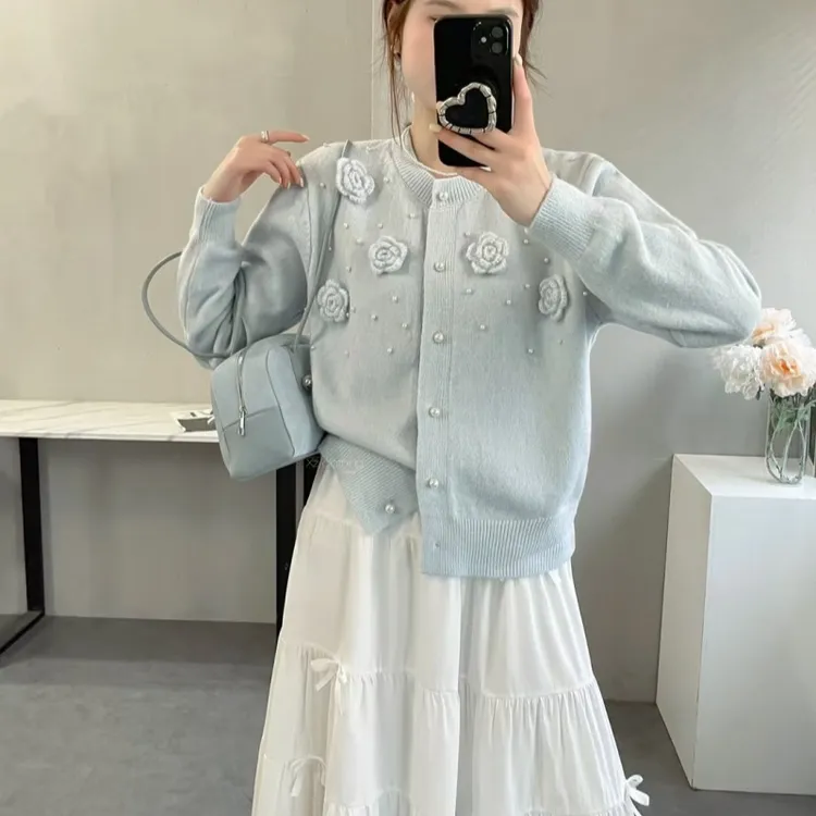 2025新款法式减龄圆领重工钉珠花朵针织开衫女春秋新款宽松感毛衣