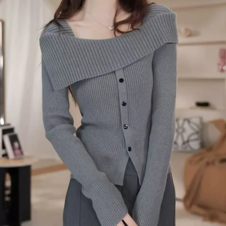 灰色方领长袖针织衫女秋冬打底毛衣2025年新款收腰显瘦一字肩上衣