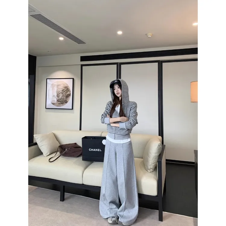 慵懒风韩系早秋穿搭套装女宽松显瘦条纹连帽卫衣休闲阔腿裤两件套
