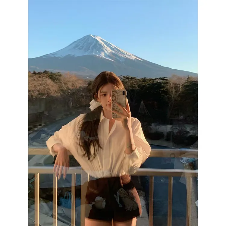 韩系气质女神2025春季新款ins简约大气白色衬衫女配高腰显瘦短裤