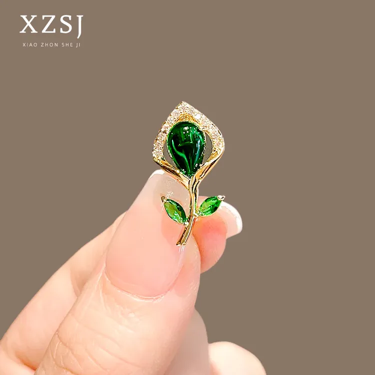 铜锆石胸针 绿色郁金香别针高档防走光领口胸花精致衣服领针配饰