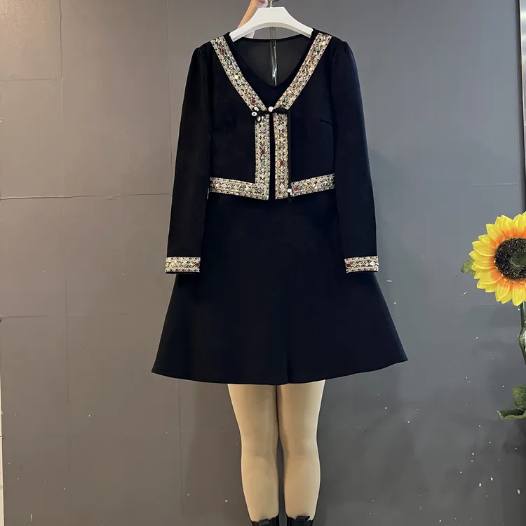 新中式国风重工刺绣亮片花边拼接复古盘扣显瘦遮肉气质连衣裙