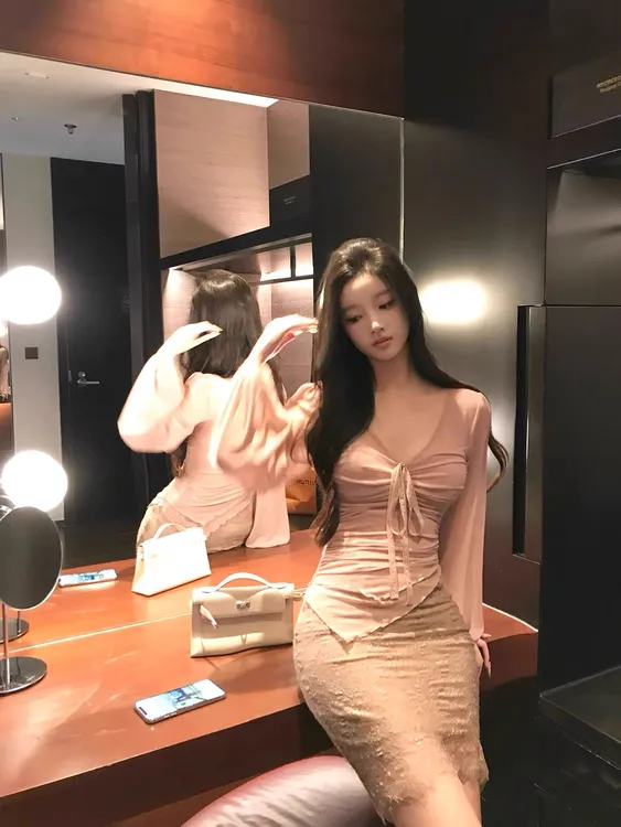 棠脂粉玉女人味绑带褶皱网纱气质长袖上衣短款百搭修身纯欲风