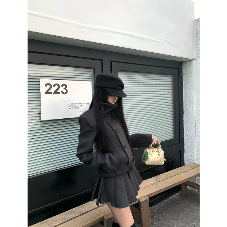 复古深灰色设计感单排扣高领毛呢外套女2025秋冬新款百褶短裙套装