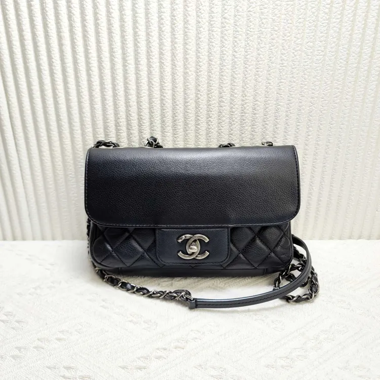 95新 Chanel/香奈儿 CHANEL香奈儿17B斜挎包翻盖包