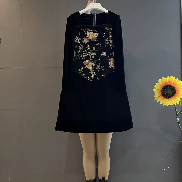 新款时尚重工刺绣花朵拼接收腰显瘦复古丝绒连衣裙