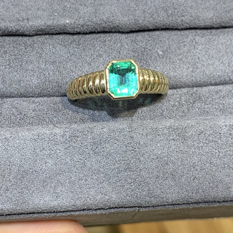 18k金天然祖母绿戒指保真