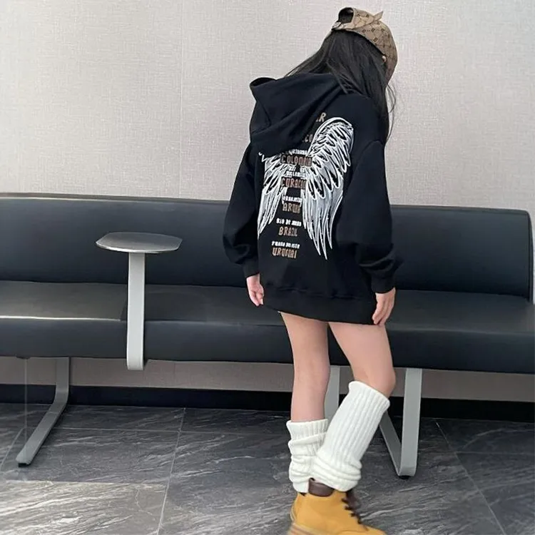 女童中大童黑色连帽卫衣时髦帅气秋冬新款后背翅膀字母印花上衣潮