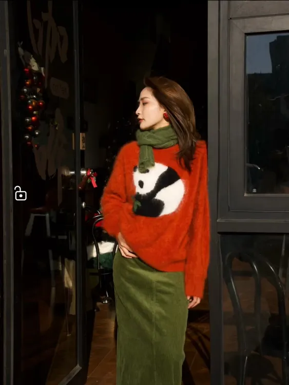 熊猫100%山羊绒拉绒绣花设计款女款圆领拉绒套头衫