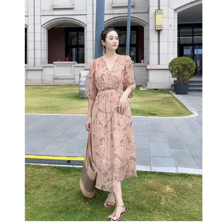 中袖V领连衣裙女2025夏新款温柔风显瘦收腰长款连衣裙6670