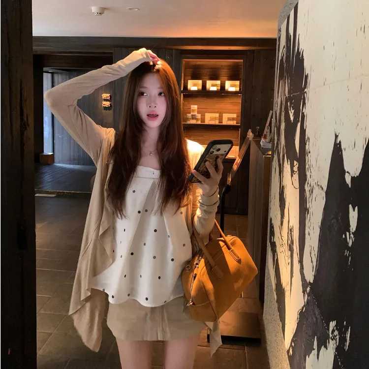 秋季针织开衫外套女韩系长袖上衣设计感不规则外搭+卡其短裙套装商品图