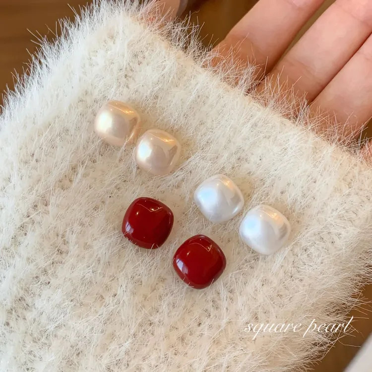 铜合金耳饰 仿珍珠香槟方形耳钉女法式轻奢百搭气质小众独特耳饰