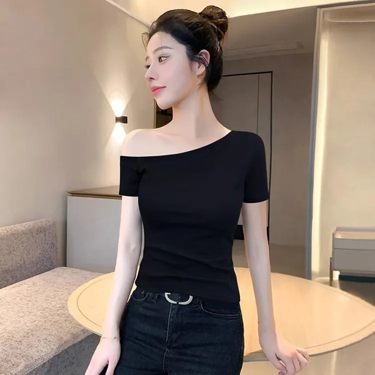 露肩黑色短袖t恤女修身显瘦2025新款夏季打底衫气质斜肩上衣