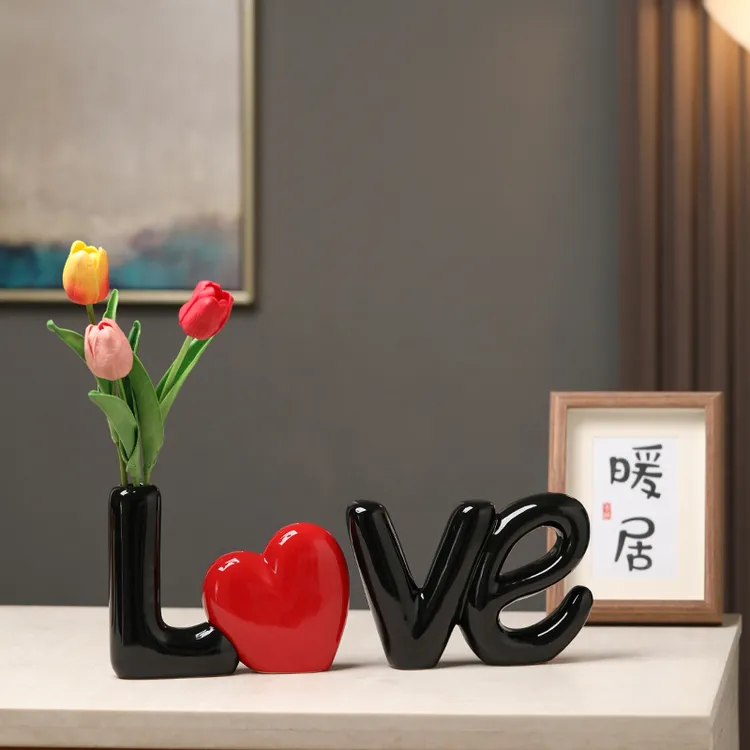 LOVE情意浓爱心字母陶瓷摆件婚庆电视柜网红客餐厅入户玄关装饰品