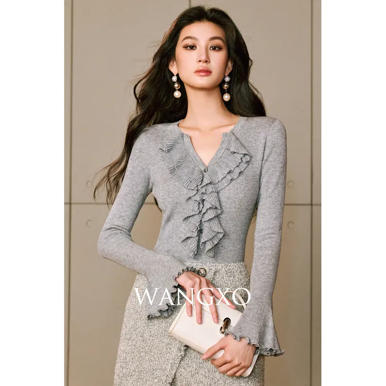 WANGXO  16针羊毛双层木耳边喇叭袖上衣  2531095W