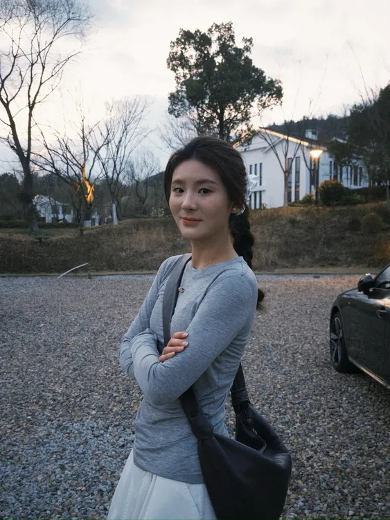 2025春夏新款韩系灰色简约紧身显瘦长袖上衣百搭高腰阔腿裤两件套