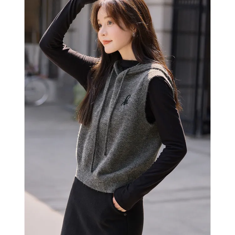 时尚针织衫无袖背心马甲女连帽春季2025新款洋气毛衣短款马夹短款