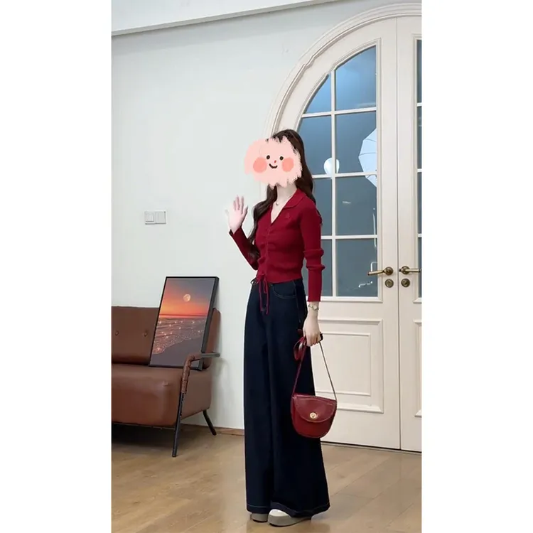 早秋搭配一整套小个子韩系通勤穿搭红色抽绳针织衫牛仔长裤两件套
