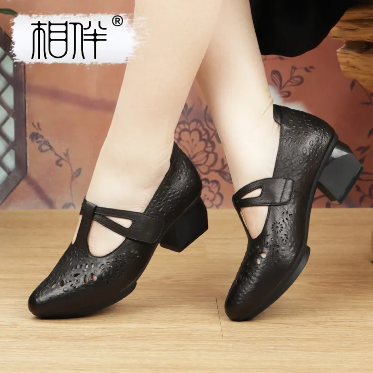 相伴真皮复古粗跟女士镂空单鞋百搭中老年妈妈中跟鞋53162