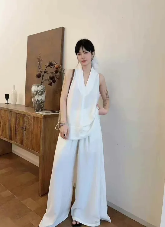 新款韩版爆款女套装