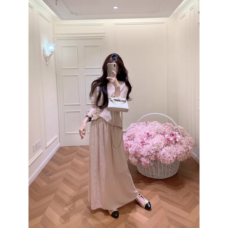 巨好看的秋装一整套高级气质减龄针织半身裙小香风套装