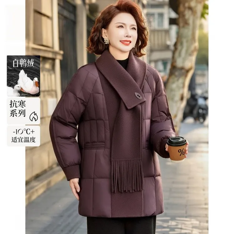 妈妈冬装羽绒服中老年羊毛拼接围巾领加厚保暖中长款鸭绒外套
