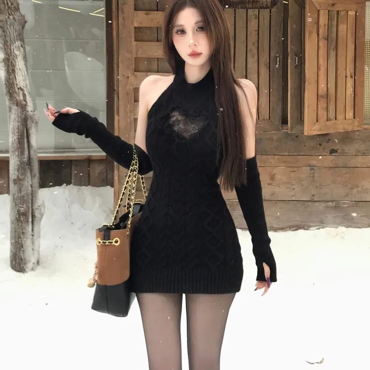 隐缀甜欲 纯欲辣妹针织连衣裙女2025秋冬性感露肩镂空内搭毛衣裙