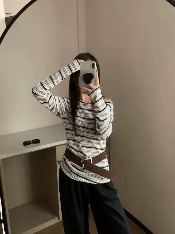 美式慵懒风穿搭斜肩早秋修身显瘦条纹斜肩长袖T恤上衣女