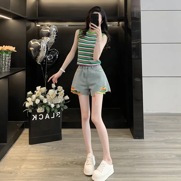多巴胺圆领条纹无袖针织背心女夏短款上衣破洞牛仔短裤阔腿裤热裤