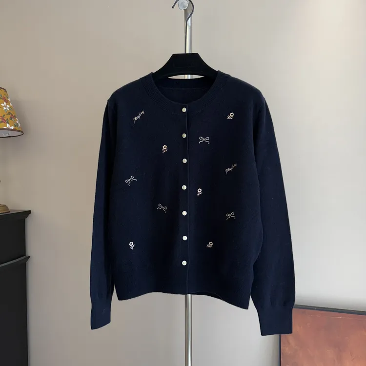 冬季新款刺绣开衫毛衣上衣外套女士