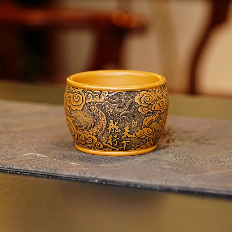 宜兴原矿葵黄朱泥茶具 全手工刻绘龙行天下创意高端紫砂主人杯