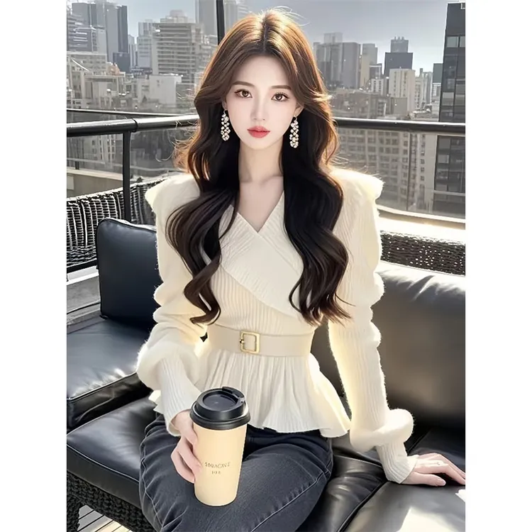  小香风白色V领高级感针织衫女秋冬2025新款设计感洋气收腰毛衣潮