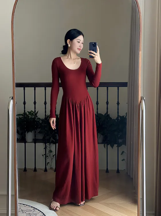秋冬百搭修身显瘦法式芭蕾风长袖长裙针织连衣裙优雅大裙摆红黑