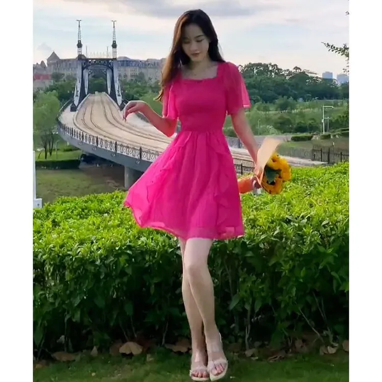 今年流行裙子万人迷小众气质海边度假连衣裙女小个子收腰显瘦短裙