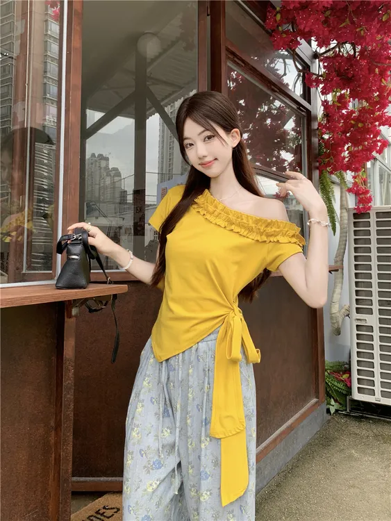 多巴胺木耳花边短款短袖开叉t恤女夏季绑带修身不规则露肩上衣