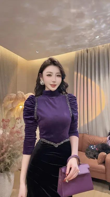 【美美专享】550309秋冬新款泡泡袖半高领钻边天鹅绒长袖上衣女